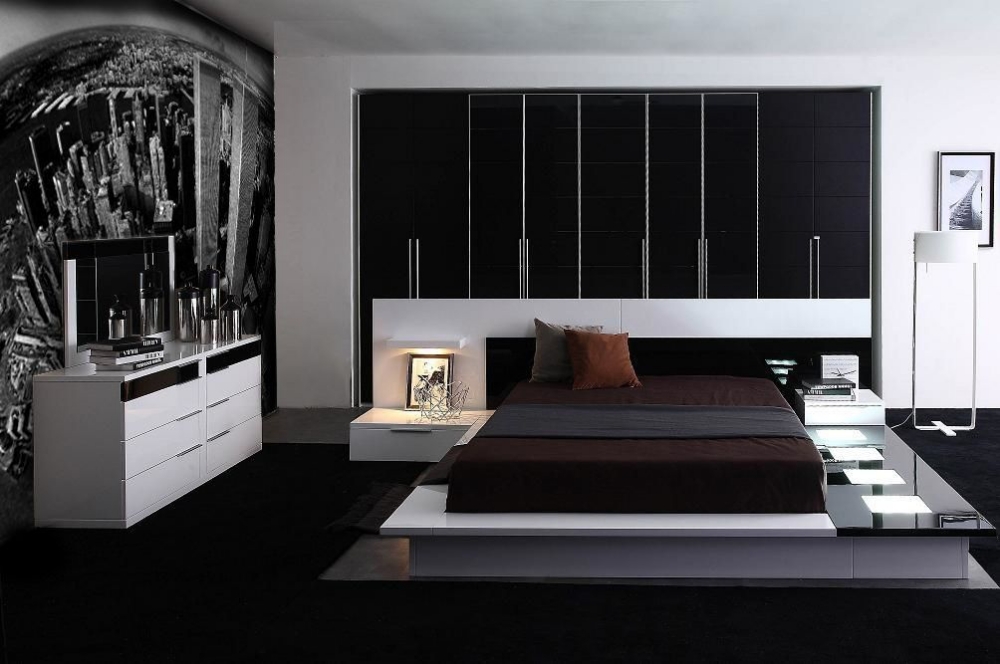 Picture of California King Impera Modern-Contemporary lacquer platform bed 